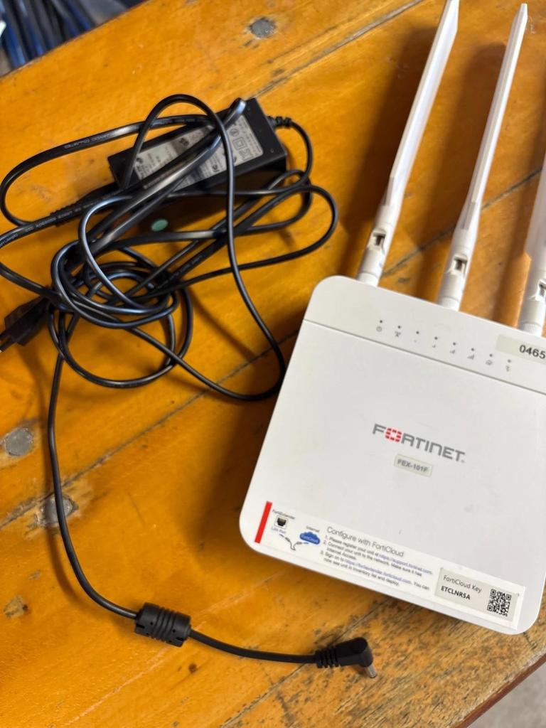 Fortinet Fortiextender Fex-101f – Routeur 4g Lte Pro