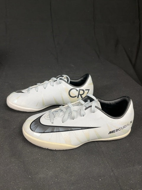 Chaussures de football Nike Blanc - 28 Réf: C135