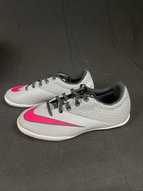 Chaussures de football Nike Gris - 33 Réf: C072