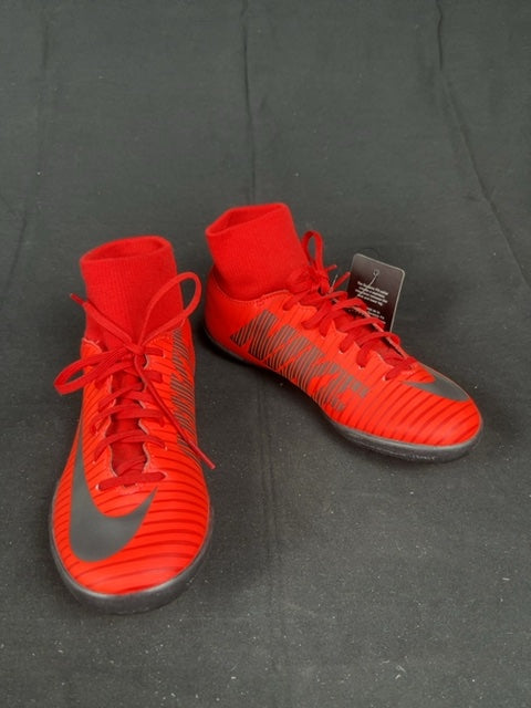 Chaussures de football Nike Rouge - 32 Réf: C076