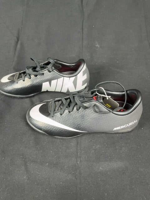 Chaussures de football Nike Noir - 33 Réf: C069