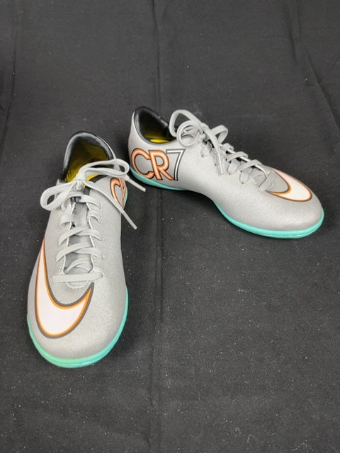 Chaussures de football Nike Gris - 32 Réf: C077