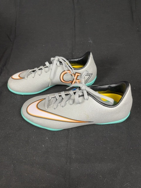 Chaussures de football Nike Gris - 32 Réf: C077