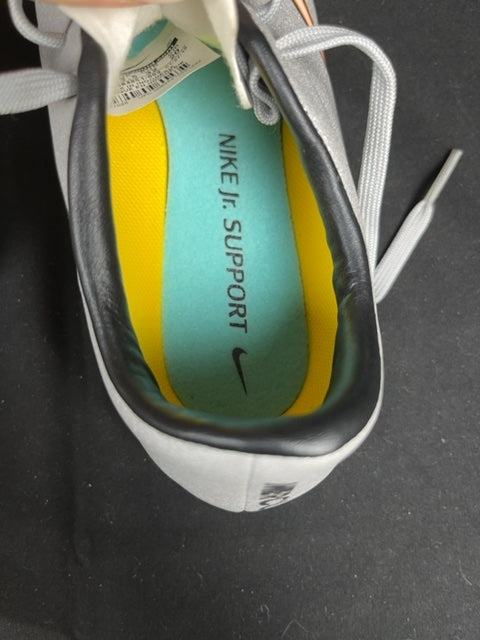 Chaussures de football Nike Gris - 32 Réf: C077