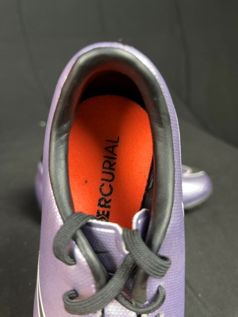 Chaussures de football Nike violet - 27 Réf: C133
