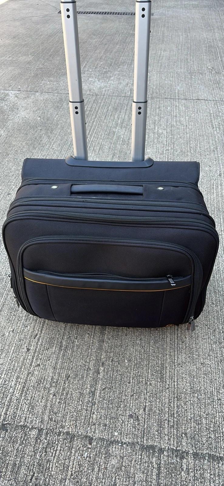 Pilot Case Exacompta Exactive à roulettes – Compartiment Pc 15,6 pouces Tsa – Usb Image secondaire du produit