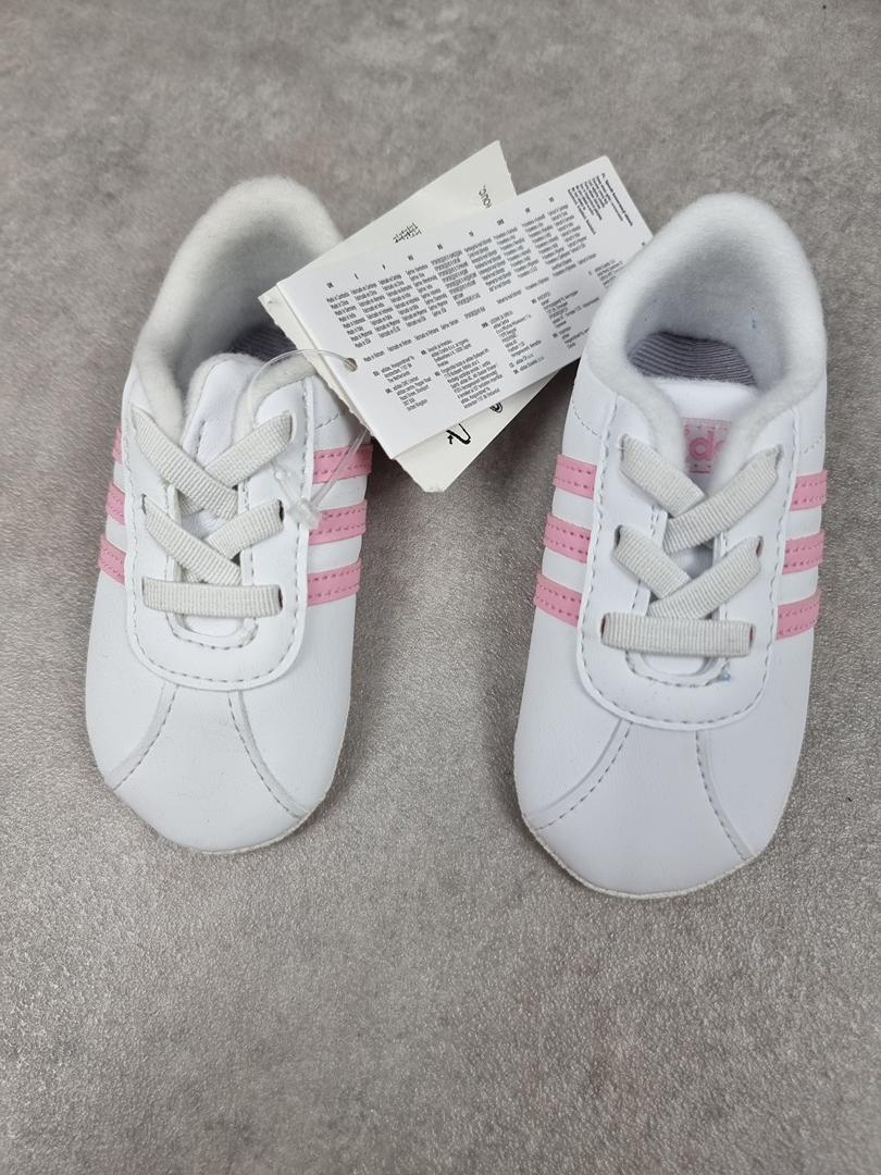 Chaussons et pantoufle adidas blanc et rose - Pointure 19 C026 Image secondaire du produit