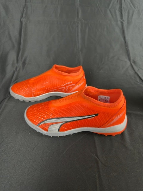 Chaussures de football Puma orange - 34 Réf: C237