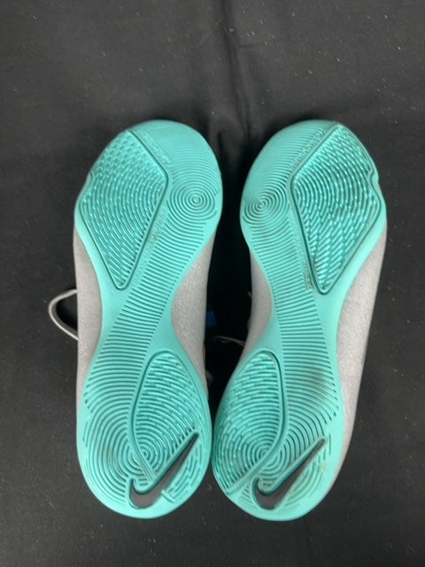 Chaussures de football Nike Gris - 32 Réf: C077