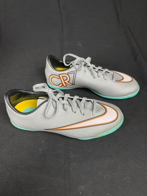 Chaussures de football Nike Gris - 32 Réf: C077
