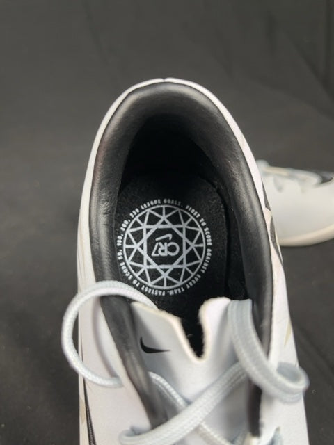 Chaussures de football Nike Blanc - 28 Réf: C135