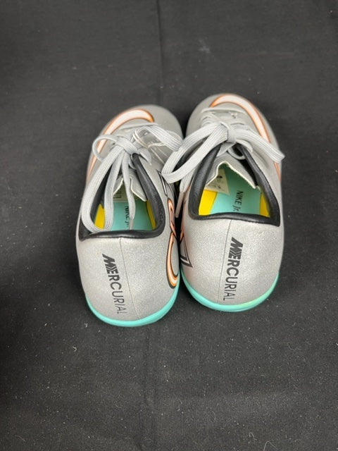 Chaussures de football Nike Gris - 32 Réf: C077