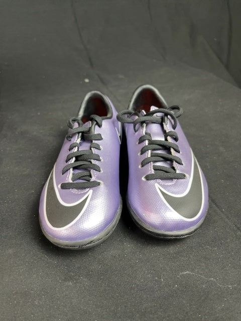 Chaussures de football Nike violet - 27 Réf: C133