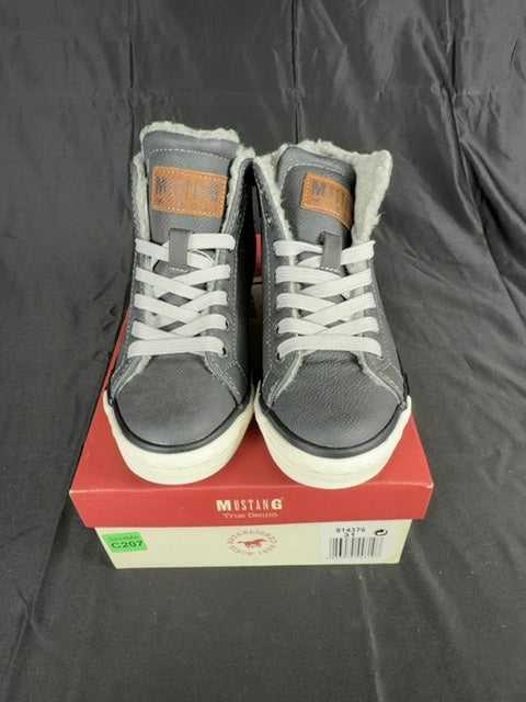 Baskets Mustang gris - 31 Réf: C207