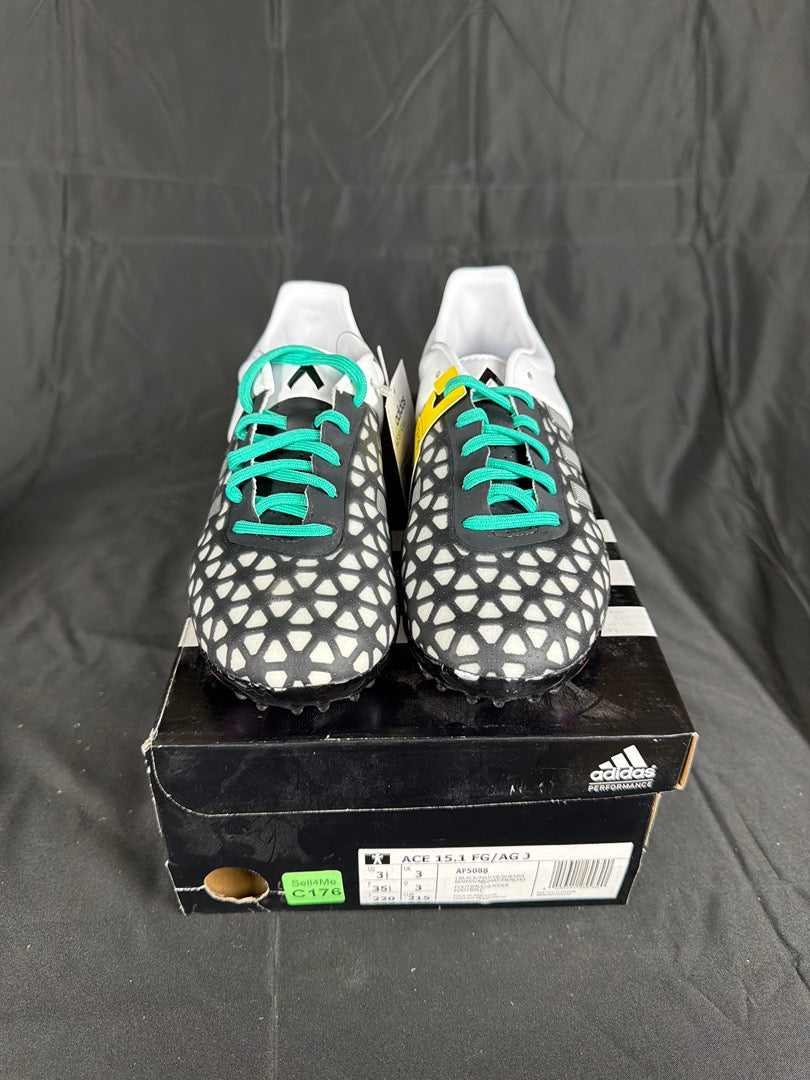 Chaussures de football Adidas noir - 35 Réf: C176