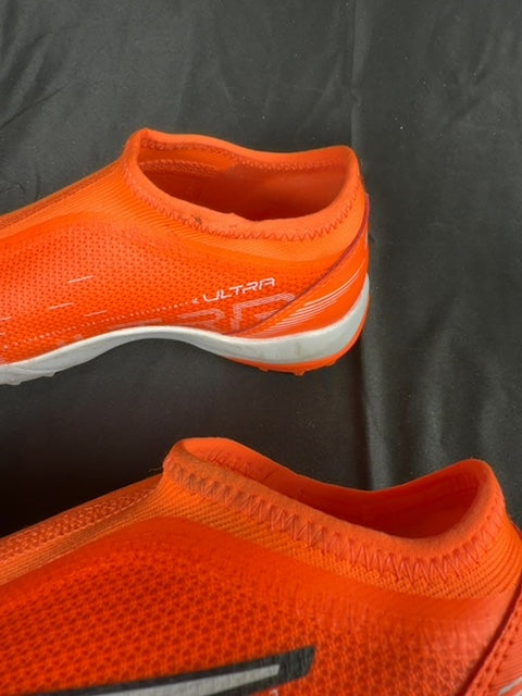 Chaussures de football Puma orange - 34 Réf: C237
