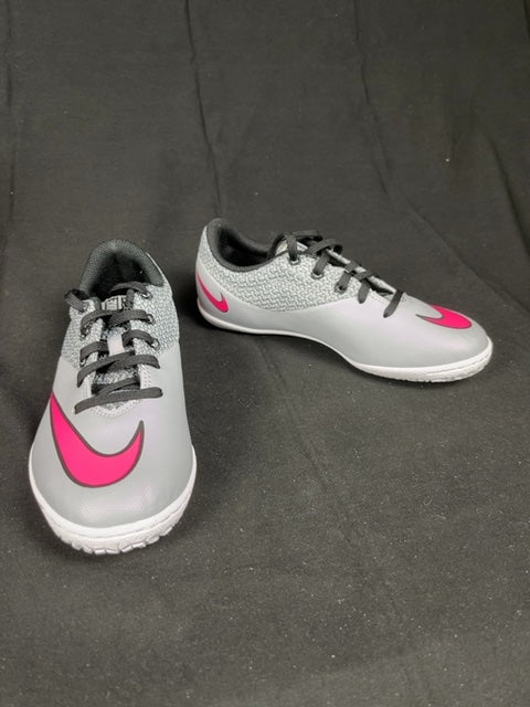 Chaussures de football Nike Gris - 33 Réf: C072