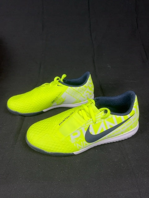 Chaussures futsal Nike jaune - 33.5 Réf: Ao0372-717