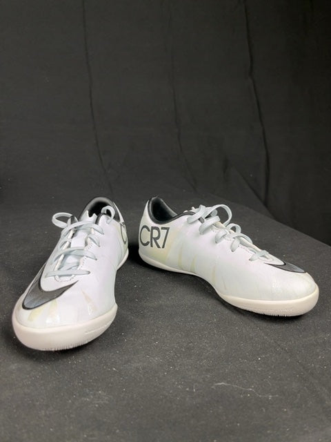 Chaussures de football Nike Blanc - 28 Réf: C135