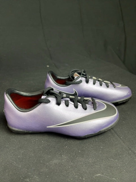 Chaussures de football Nike violet - 27 Réf: C133