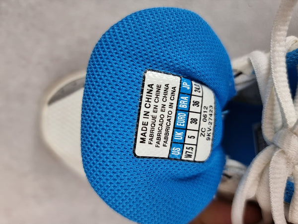 Chaussures de sport en salle Mizuno blanches et bleues - Taille 38 Réf: C242