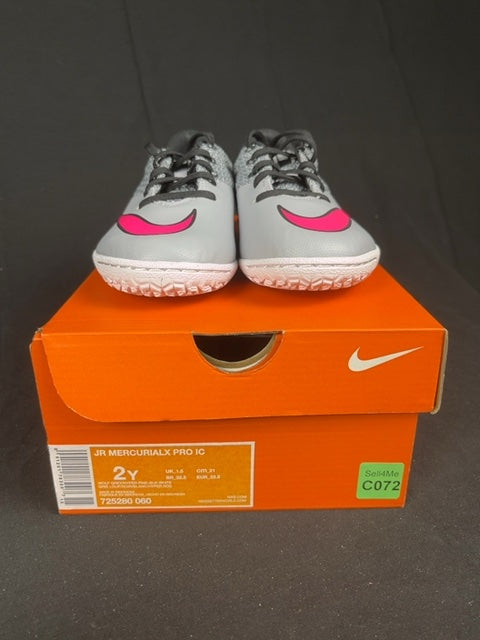 Chaussures de football Nike Gris - 33 Réf: C072