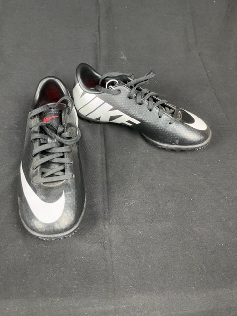 Chaussures de football Nike Noir - 33 Réf: C069 Image principale du produit