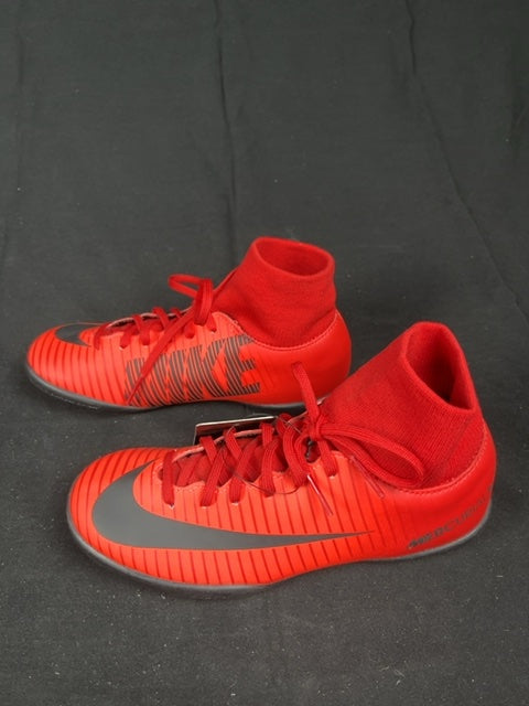 Chaussures de football Nike Rouge - 32 Réf: C076