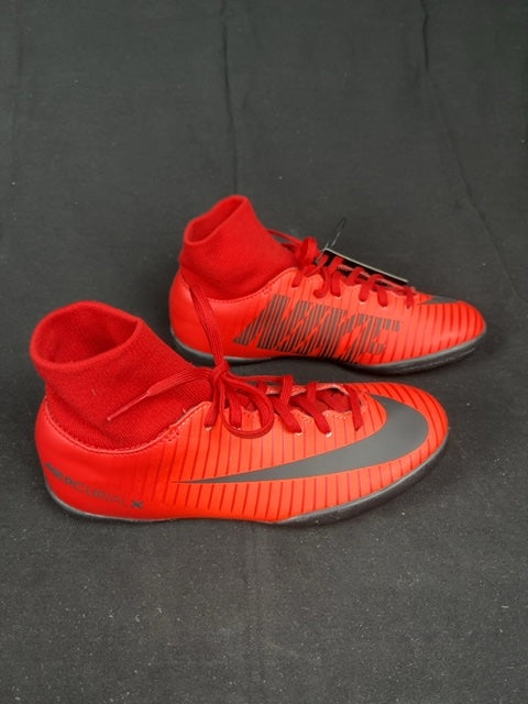 Chaussures de football Nike Rouge - 32 Réf: C076