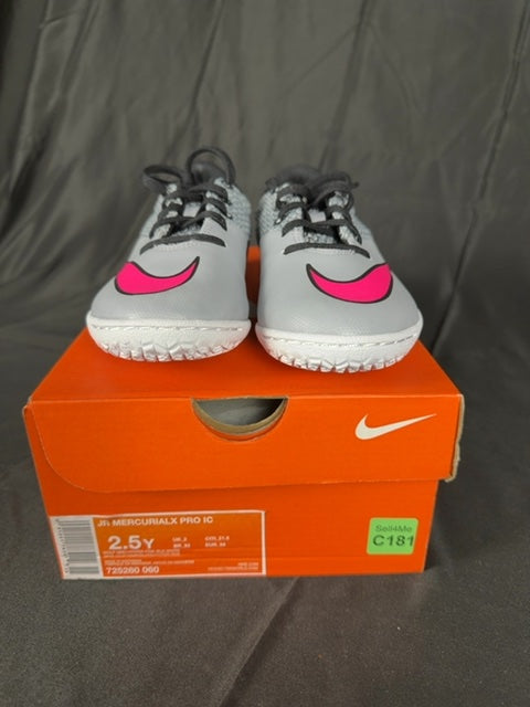 Chaussures de football Nike Gris - 34 Réf: C0181