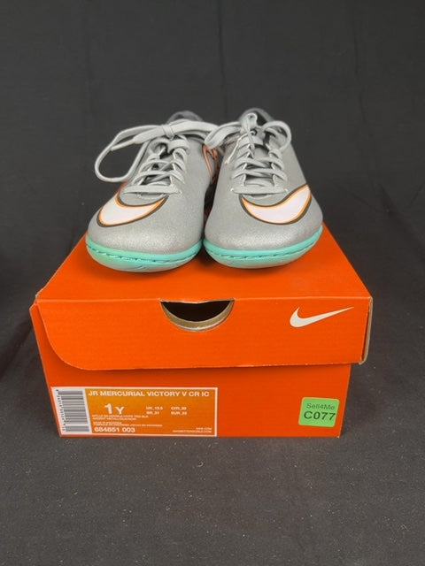 Chaussures de football Nike Gris - 32 Réf: C077