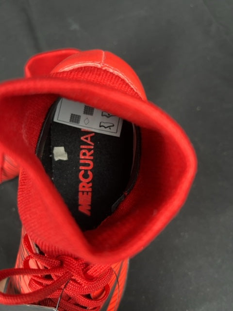 Chaussures de football Nike Rouge - 32 Réf: C076