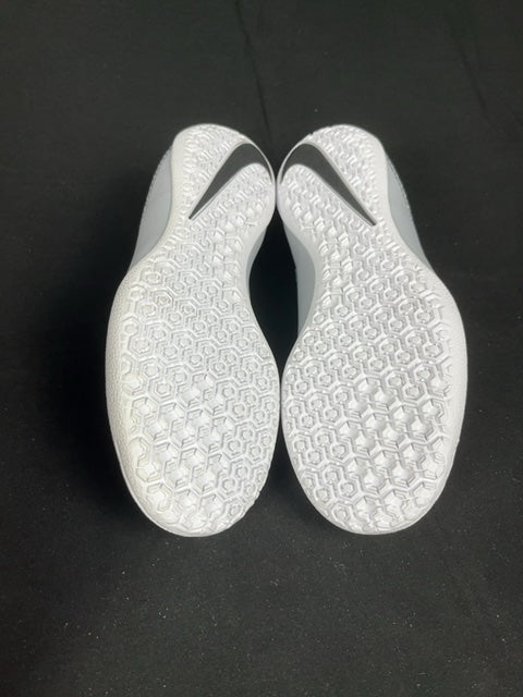 Chaussures de football Nike Gris - 33 Réf: C072