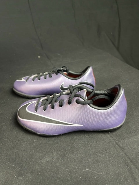 Chaussures de football Nike violet - 27 Réf: C133