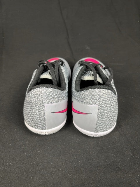 Chaussures de football Nike Gris - 33 Réf: C072