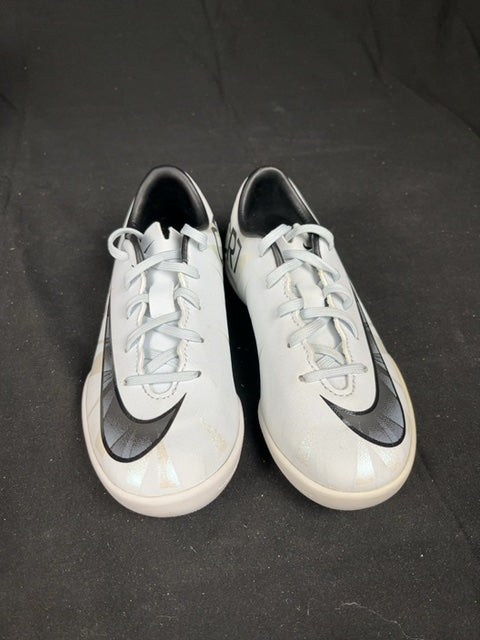 Chaussures de football Nike Blanc - 28 Réf: C135