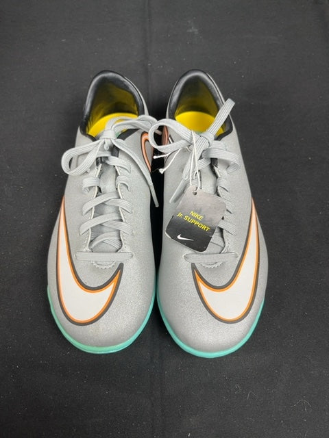 Chaussures de football Nike Gris - 32 Réf: C077
